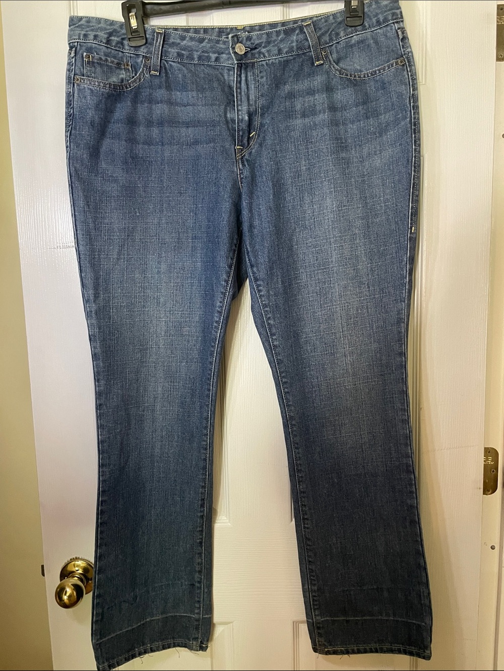Levi's Women's Boot Cut Jeans in Medium Blue Wash